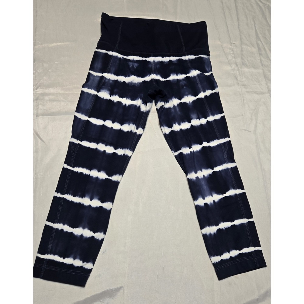 Athleta‎ Salutation Stash Pocket II Capri Leggings Size Small Navy White Tie Dye
